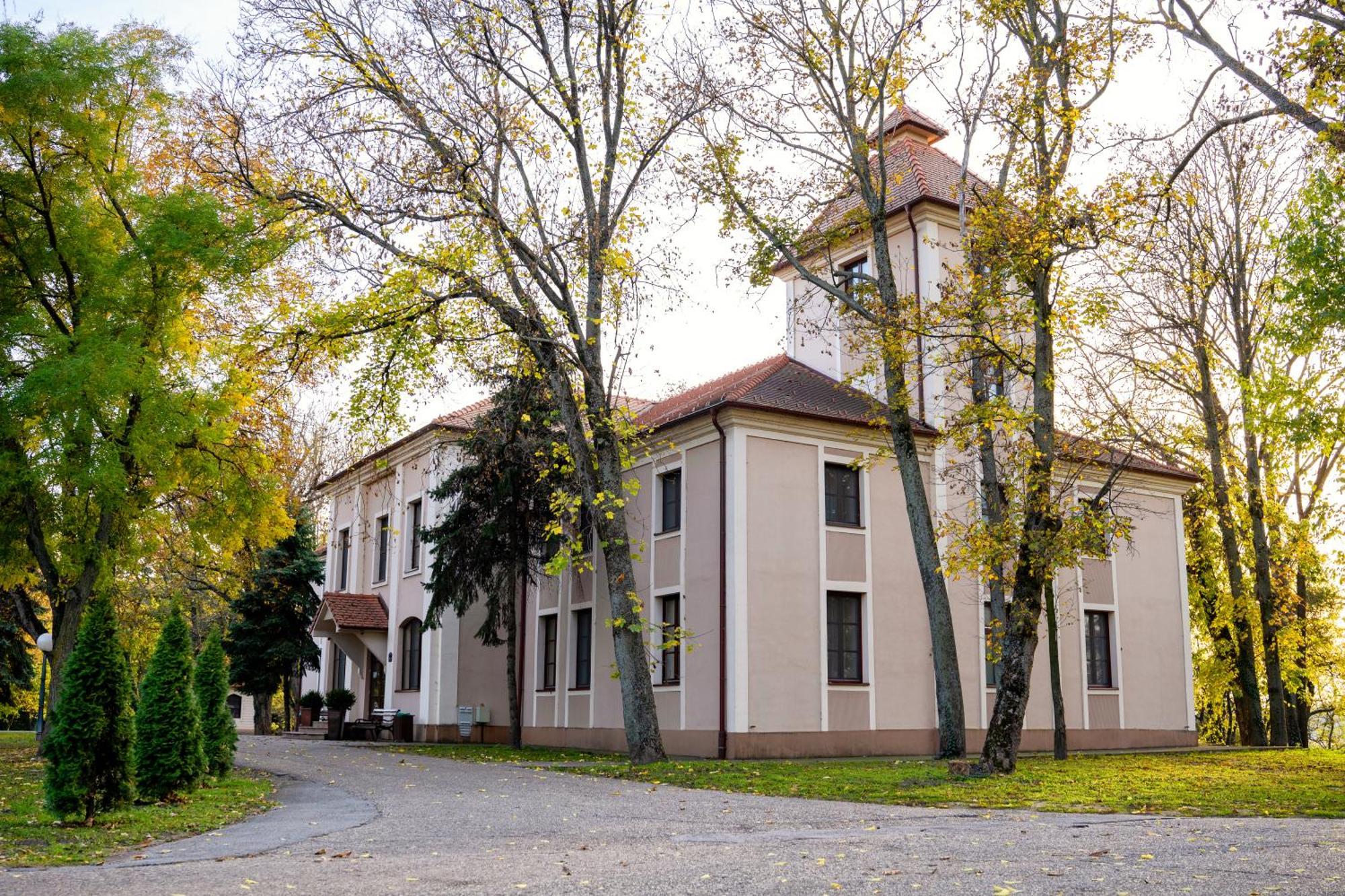 Kastel Hotel Backa Topola Exterior photo