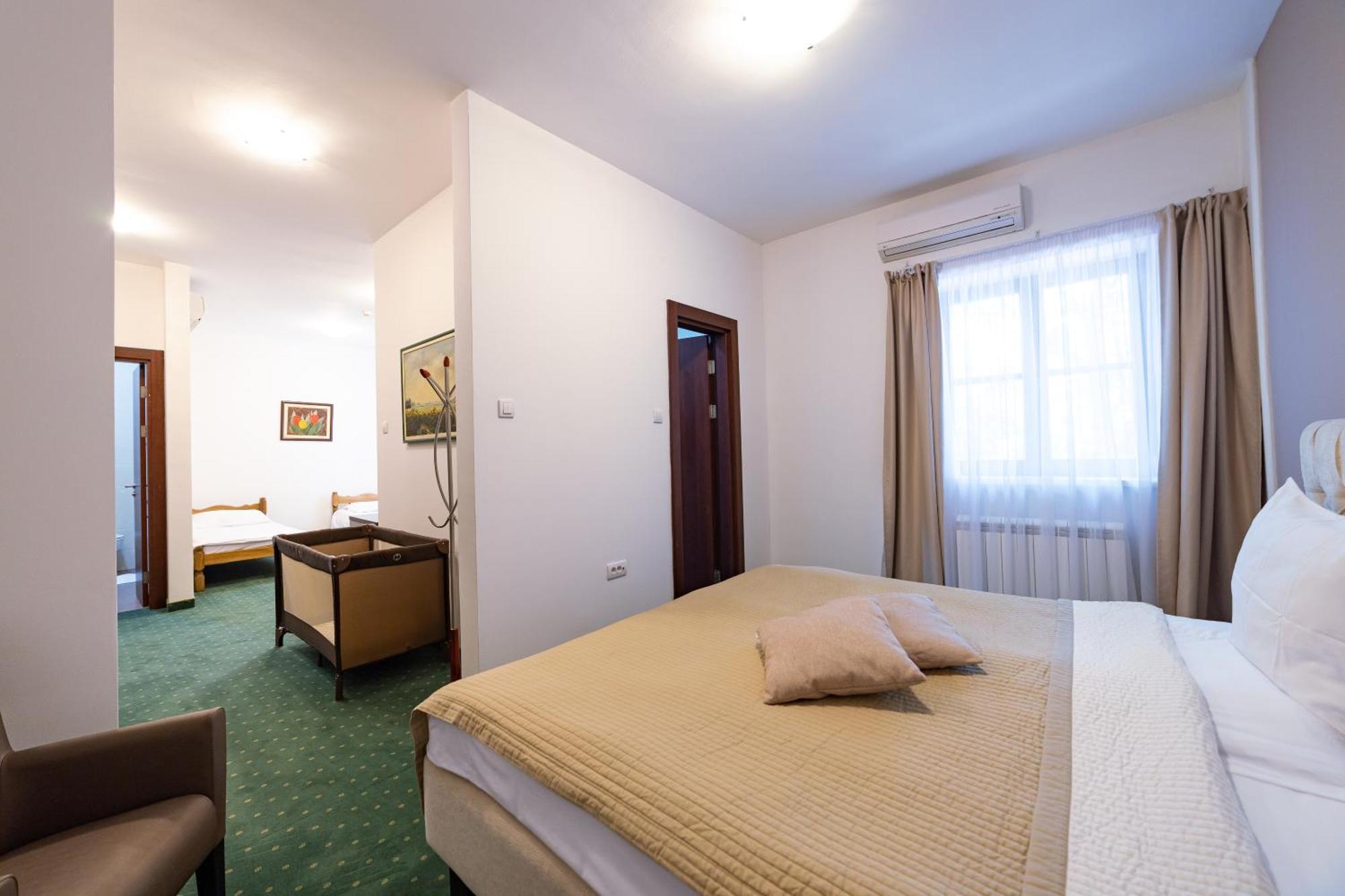 Kastel Hotel Backa Topola Exterior photo